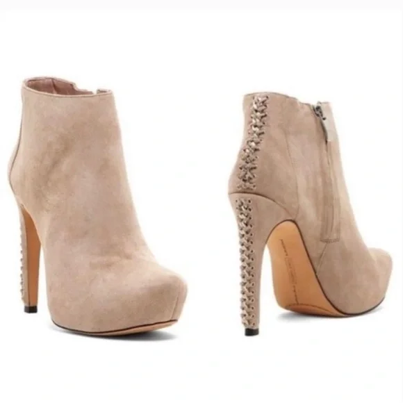Vince Camuto Cannon Chain Heel Ankle Booties Fawn Tan Size 9 - Picture 1 of 11